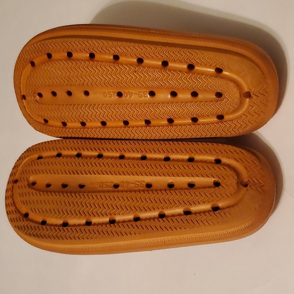 Cozi slides womens size 9. Super comfort, lightweight and waterproof. Tangerine. - Picture 5 of 5